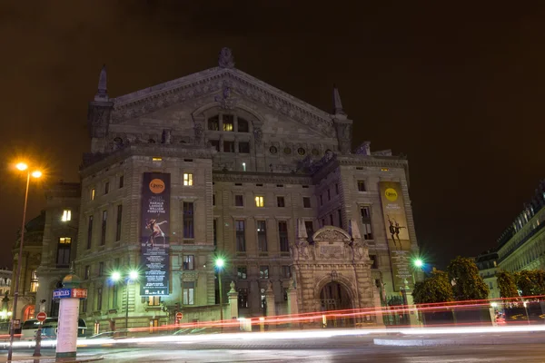 Nachtansicht des Opernhauses Palais Garnier, Oper von Paris . — Stockfoto