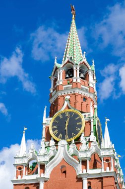 İşçinin Kulesi ve Kremlin saat. Kızıl Meydan, Moskova.