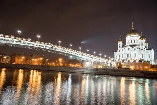 Собор Христа Спасителя ночью, Москва, Россия . — стоковое фото