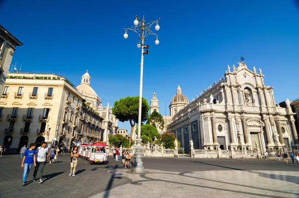 Piazza Duomo und Kathedrale Santa Agatha. catania, sizilien, italien — Stockfoto