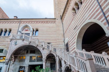Merdiven avluda Palazzo della Ragione Verona mantığın