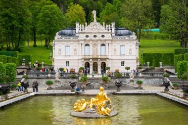 Linderhof sarayıdır Schloss Almanya, güneybatı Bavyera.
