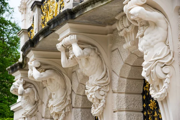 Atlas sculpture supporting balcony of main building. Linderhof Palace. — Stock Photo, Image