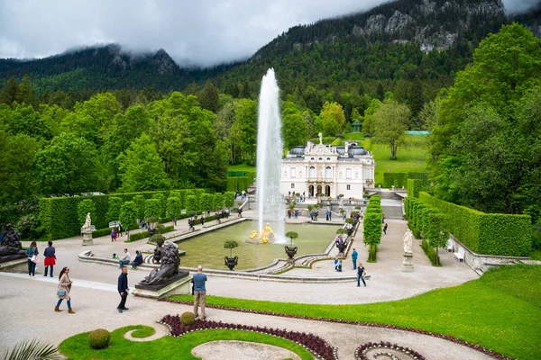 Linderhof Palace es un palacio de Schloss en Alemania, en el suroeste de Baviera — Foto de Stock