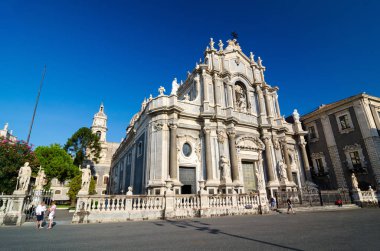 Piazza Duomo ve Santa Agatha katedral. Catania, Sicilya, İtalya