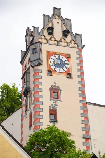 Pedestrian street in Fussen with typical bavarian buildings. — Stock Photo, Image