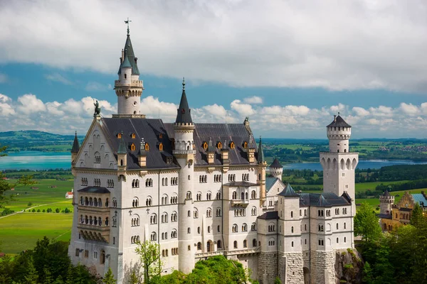 Berömda Saga slott i Bayern, Neuschwanstein, Tyskland — Stockfoto