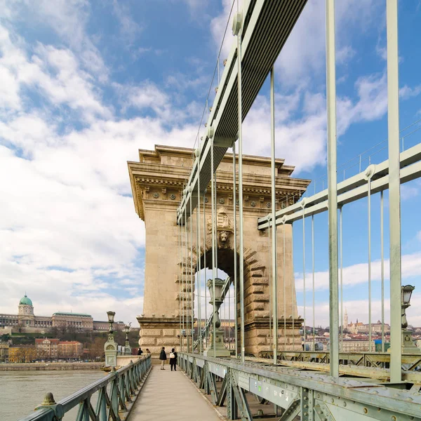 Die Szechenyi Kettenbrücke in Budapest, Ungarn — Stockfoto