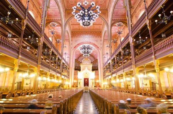 Inre av den stora synagogan i Budapest, Ungern. — Stockfoto