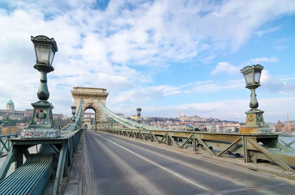 A Széchenyi Lánchíd Budapesten. — Stock Fotó