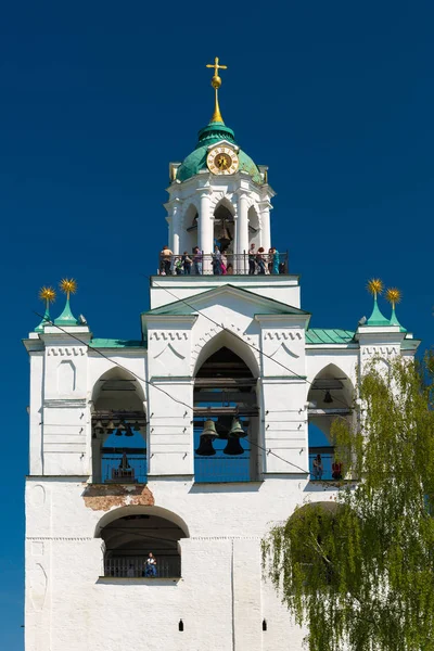 Torre del campanario del Monasterio de Spaso-Preobrazhensky. Yaroslavl, Rusia. — Foto de Stock