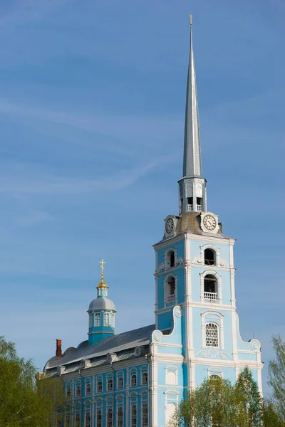 Iglesia de los Santos Apóstoles Pedro y Pablo en Yaroslavl, Rusia . — Foto de Stock