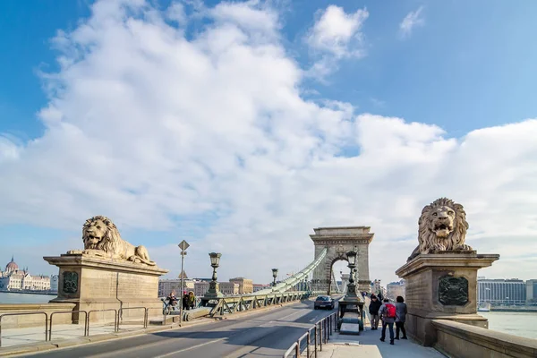 Die Szechenyi Kettenbrücke in Budapest, Ungarn. — Stockfoto