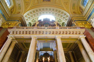 Roma Katolik Kilisesi St. Stephen Bazilikası'nın iç.