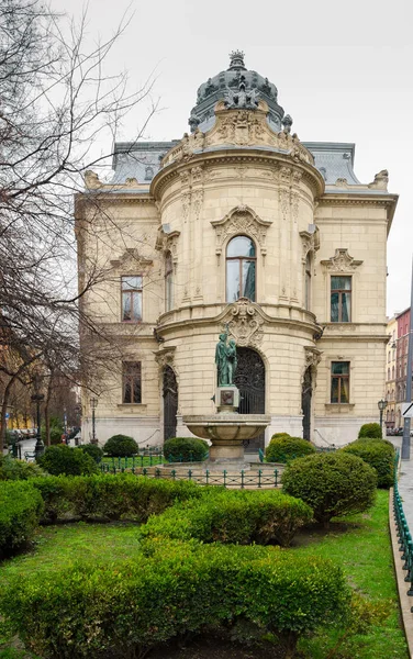 Metropolregion ervin szabo bibliothek in budapest, ungarisch. — Stockfoto