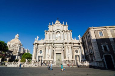 Piazza Duomo ve Santa Agatha katedral. Catania, Sicilya, İtalya