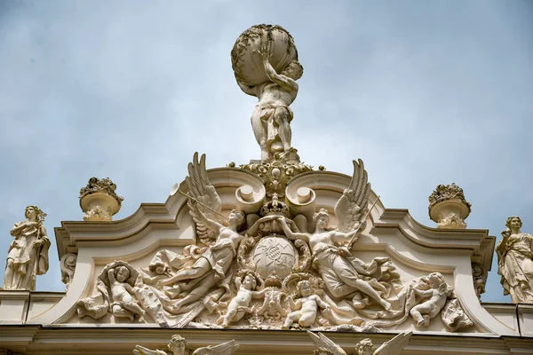 Ettal 2016年6月5日 Linderhof 宫殿的门面 地图集在顶部 西南巴伐利亚 — 图库照片