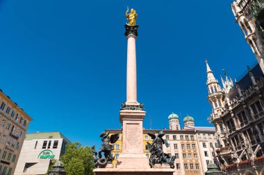 Mariensaule Marienplatz içinde yer alan bir Marian sütundur