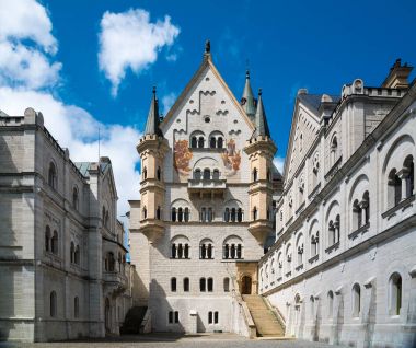 Neuschwanstein Şatosu. Gerçekleşmemiş Şapel konumdan görüntülemek