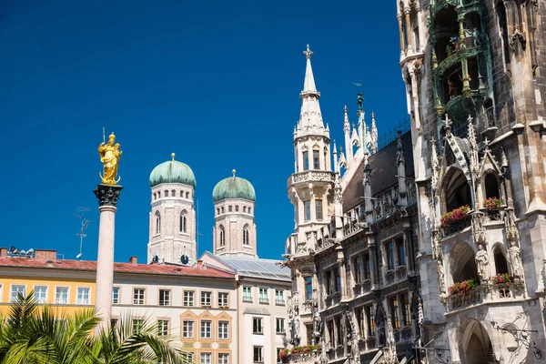 New Town Hall, Frauenkirche ve Meryem Ana heykeli altın