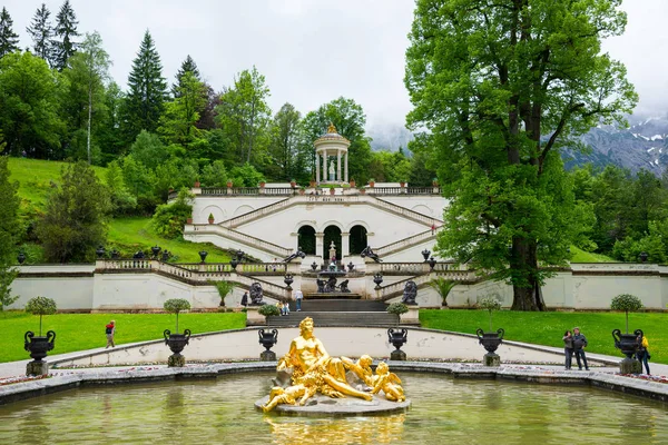 Linderhof sarayıdır Schloss Almanya, güneybatı Bavyera.