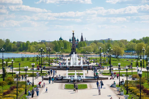 Yaroslavl, Rusya anıt ve çeşmeler sokak görünümü