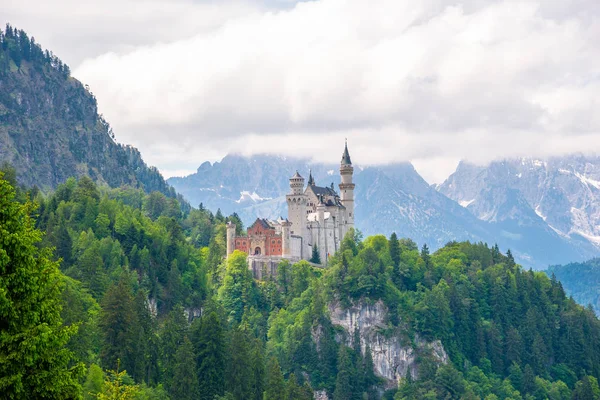 Vista original do mundialmente famoso Castelo de Neuschwanstein, Alemanha, marco europeu — Fotografia de Stock