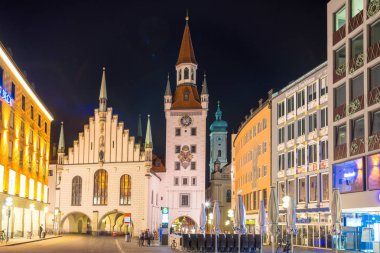 Münih, Almanya - 7 Haziran 2016: Marienplatz, Almanya 'nın Münih eyaletinde yer alan bir şehirdir. 1158 'den beri şehrin ana meydanı..