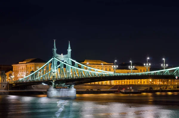 Budapest Hungría Febrero 2016 Vista Nocturna Del Puente Libertad Puente — Foto de Stock