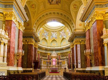 Roma Katolik Kilisesi St. Stephen Bazilikası'nın iç.