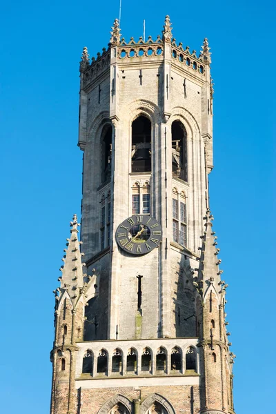 Колокольня Брюгге. Белфорт - средневековая колокольня в Брюгге, Бельгия . — стоковое фото