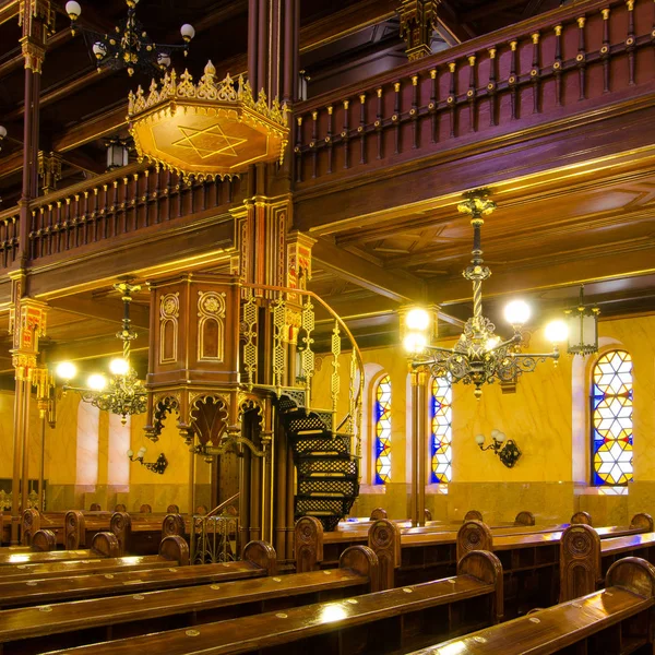 内部的哈尼街犹太教堂在布达佩斯，匈牙利. — 图库照片