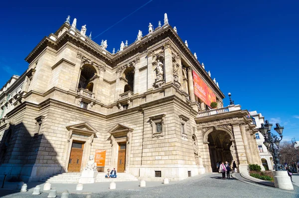 Hungarian State Opera House é uma casa de ópera neo-renascentista localizada em Budapeste — Fotografia de Stock