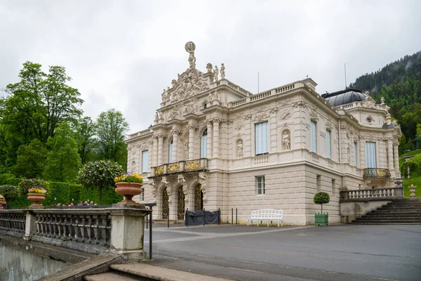 Slot Linderhof Palace - de kleinste van de drie koninklijke paleizen gebouwd door koning Ludwig Ii — Stockfoto