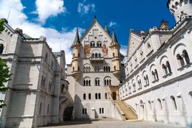 Neuschwanstein Şatosu. Romanesk Revival Sarayı güneybatı Bavaria, Almanya için.