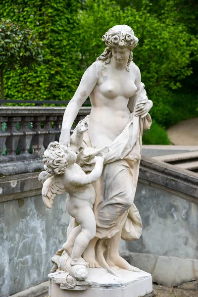 雕塑在德国巴伐利亚州公园的林德霍夫宫 — 图库照片