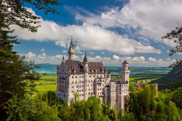 Schilderachtig landschap met kasteel Neuschwanstein. Duitsland — Stockfoto