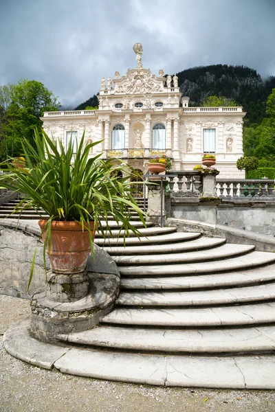 Slot Linderhof Palace - de kleinste van de drie koninklijke paleizen gebouwd door koning Ludwig Ii — Stockfoto