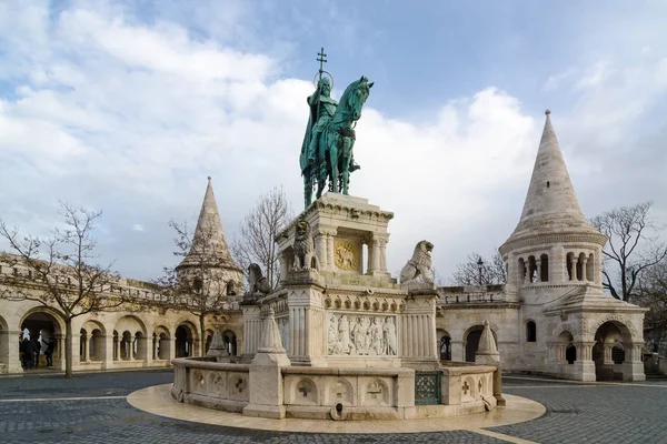 Estátua de Stephen I da Hungria, Bastião dos Pescadores, Budapeste . — Fotografia de Stock