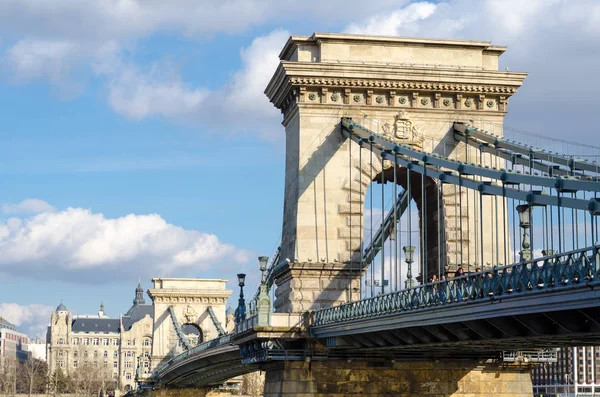 Szechenyi-Kettenbrücke - eine der schönsten Brücken von Budapest, Ungarn — Stockfoto