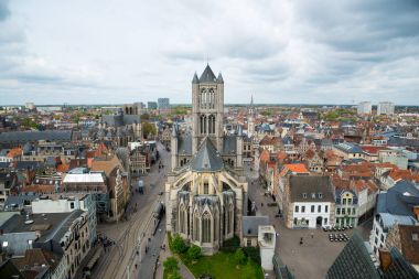 Ghent merkezi Aziz Nikolaos Kilisesi Belçika ile üzerinde havadan görünümü.