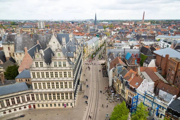 Vista aérea de Gante desde el campanario: hermosos edificios medievales. Países Bajos — Foto de Stock