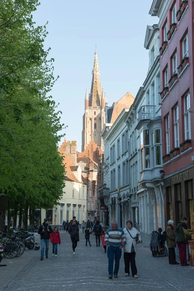 Vista de la calle del Centro Histórico de Brujas, Bélgica . — Foto de Stock