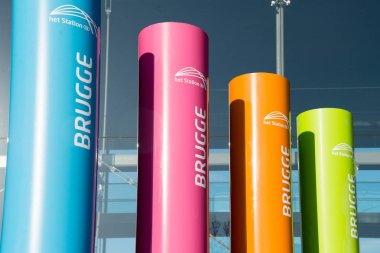 Bruges, Belçika - 15 Nisan 2017: Bruges, Belçika ana tren istasyonunun dışında