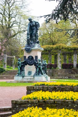 Gent, Belçika - 16 Nisan 2017: Sitadelpark 'taki heykel Belçika' nın Gent şehrinde bir parktır..