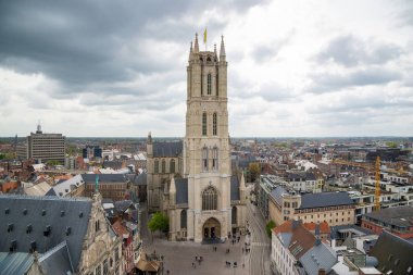 Ghent, Belçika - 16 Nisan 2017: Görünümü Saint Bavo Katedrali Belfry Ghent, Belçika'dan '