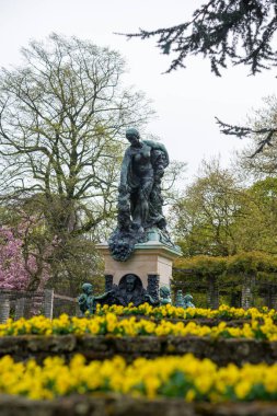 Gent, Belçika - 16 Nisan 2017: Sitadelpark 'taki heykel Belçika' nın Gent şehrinde bir parktır..