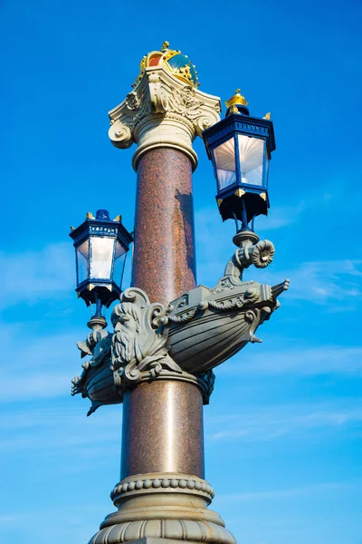 Blauwbrug Blå Bron Amsterdam Kolumner Dekorerad Med Lyktor Toppar Kolumnerna — Stockfoto