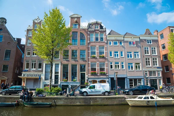 Amsterdam Nederländerna April 2017 Traditionella Holländska Medeltida Byggnader Vacker Arkitektur — Stockfoto