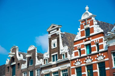 Hollanda, Amsterdam 'da geleneksel eski binalar.
